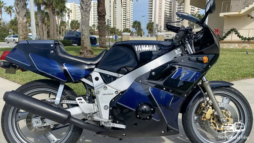 Yamaha FZR 400 Sports Bike Price in Pakistan